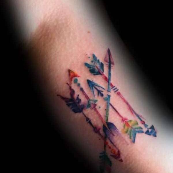 tatuaje de flechas colores