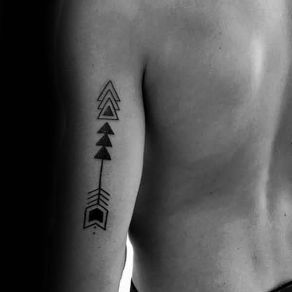 tatuaje de flecha brazo