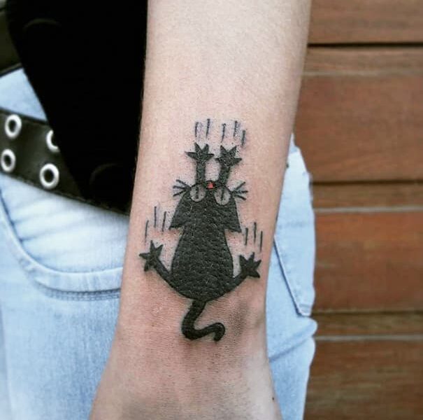 tatuaje gato arañando