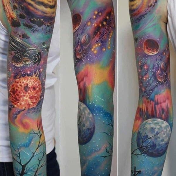 tatuaje de galaxias y planetas