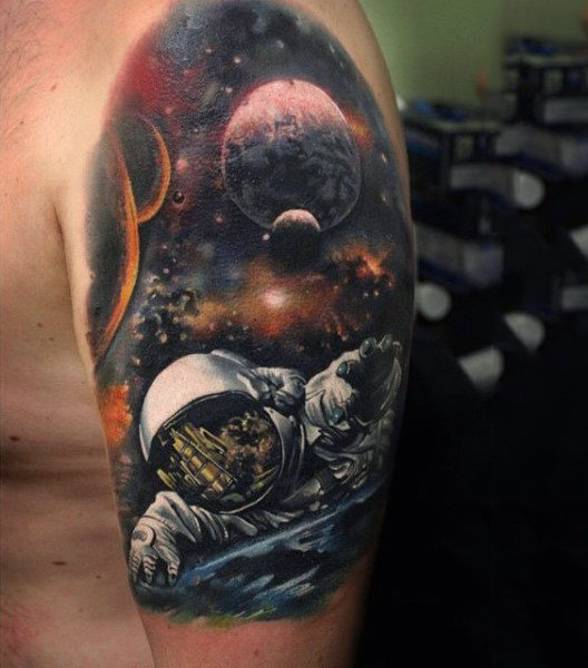 tatuaje astronauta