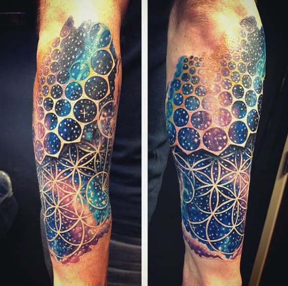 tatuaje geométrico del espacio
