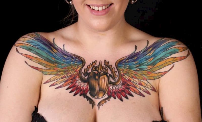 tatuajes en el pecho